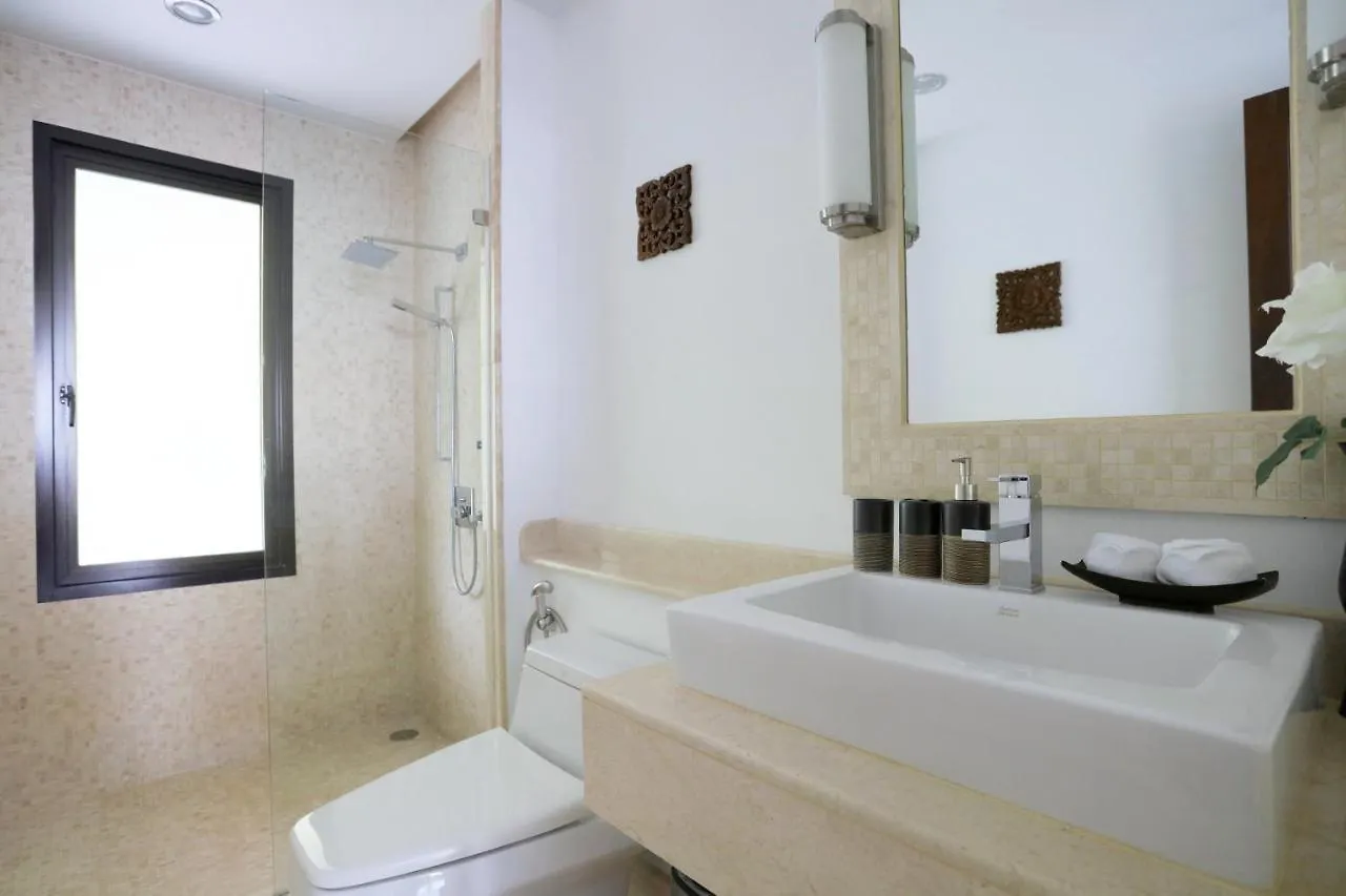 Kulraya Villas - Luxury Serviced Pool Villas 코란타 태국