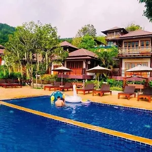 Puteri Lanta Family Ko Lanta
